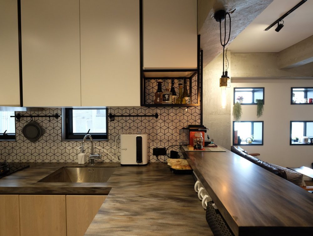 36393015_255425701675948_8383809052651552768_o